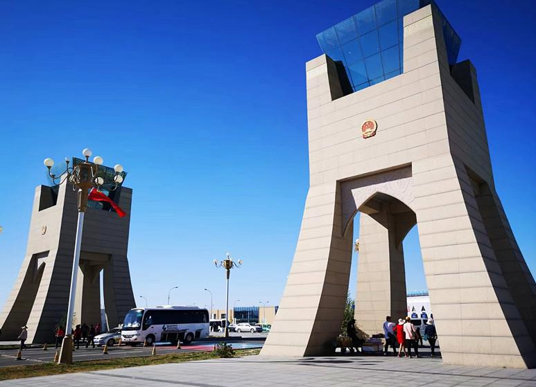 霍尔果斯口岸 上半年进出口货运量创历史新高